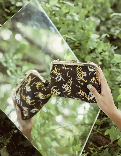 Sumatran Tiger Clutch, Black    My Store